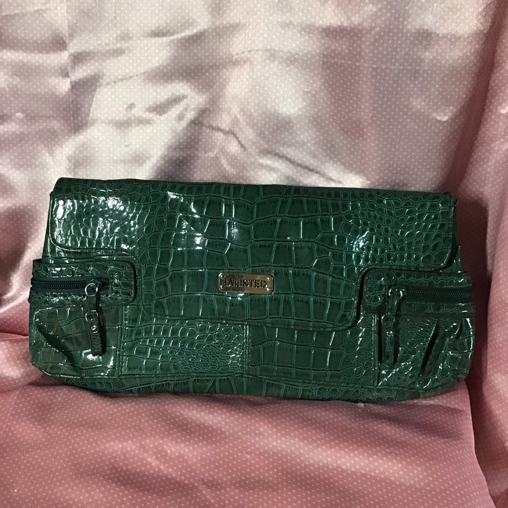 💕👜Green Faux alligator Patent Leather Clutch 👜💕